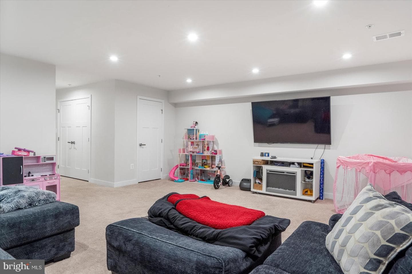 6411 Chessington Street photo 27