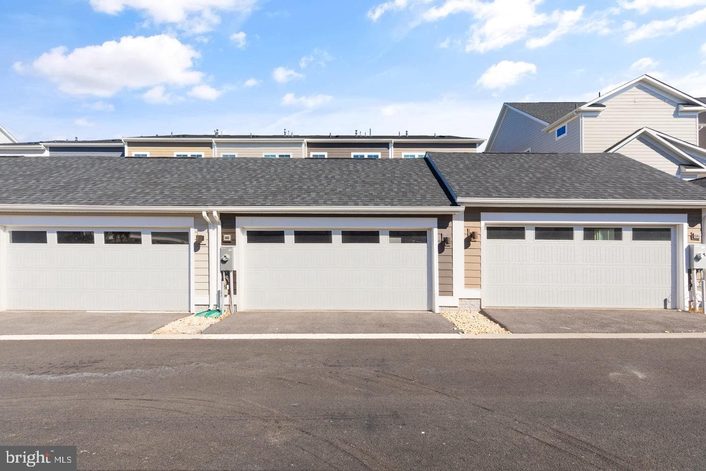 6411 Chessington Street photo 34
