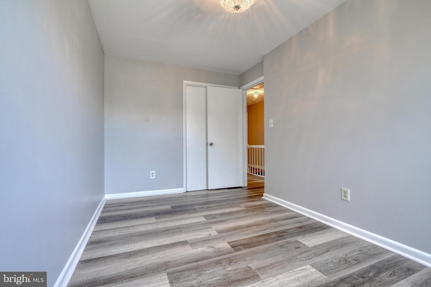 974 Elton Avenue photo 17