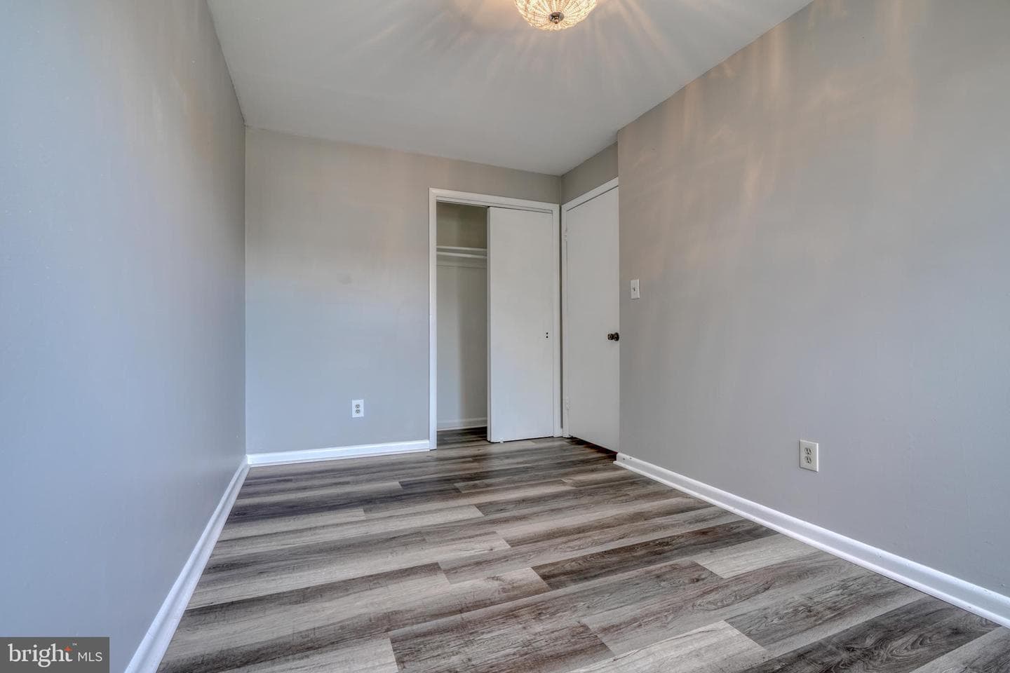 974 Elton Avenue photo 18