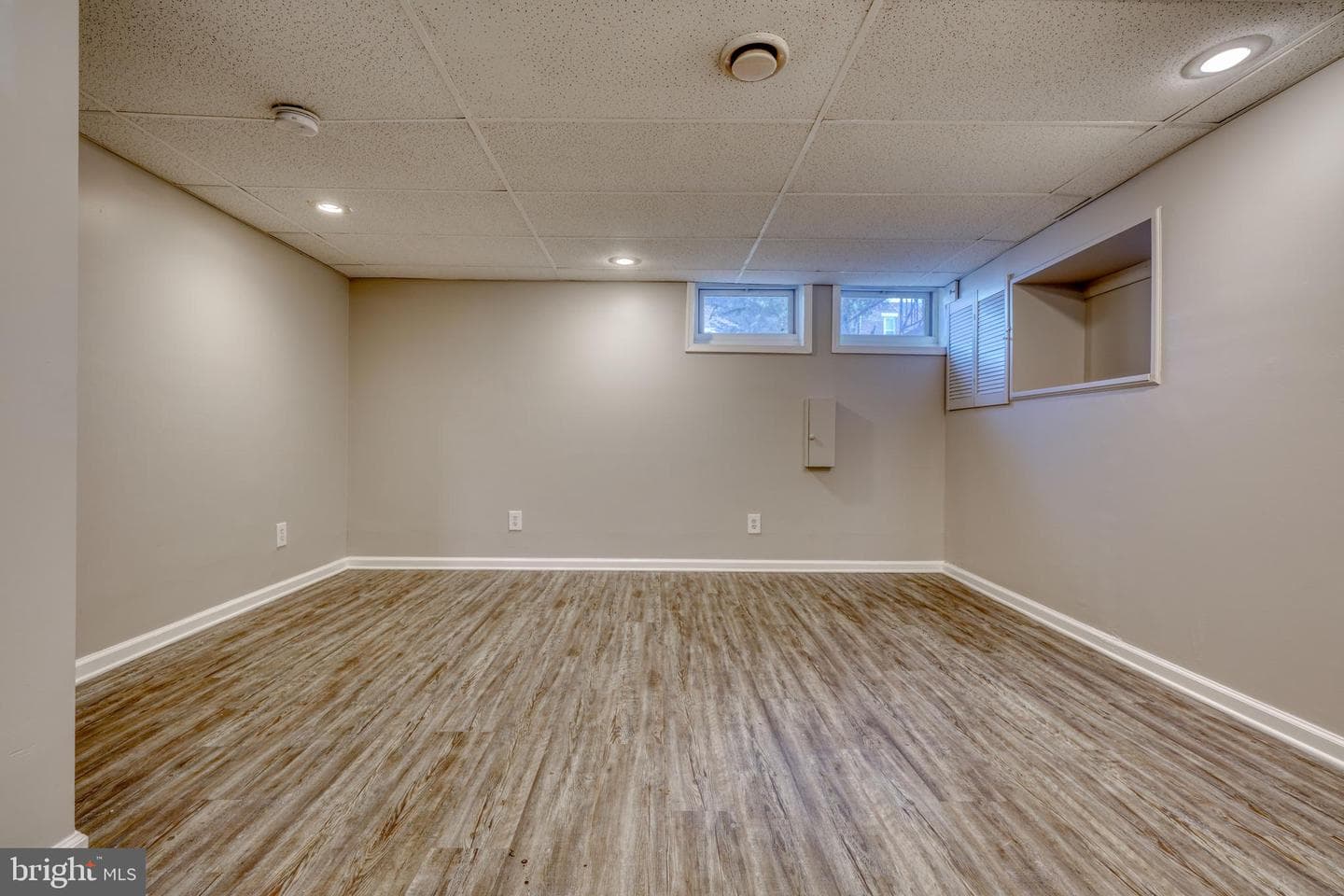 974 Elton Avenue photo 24
