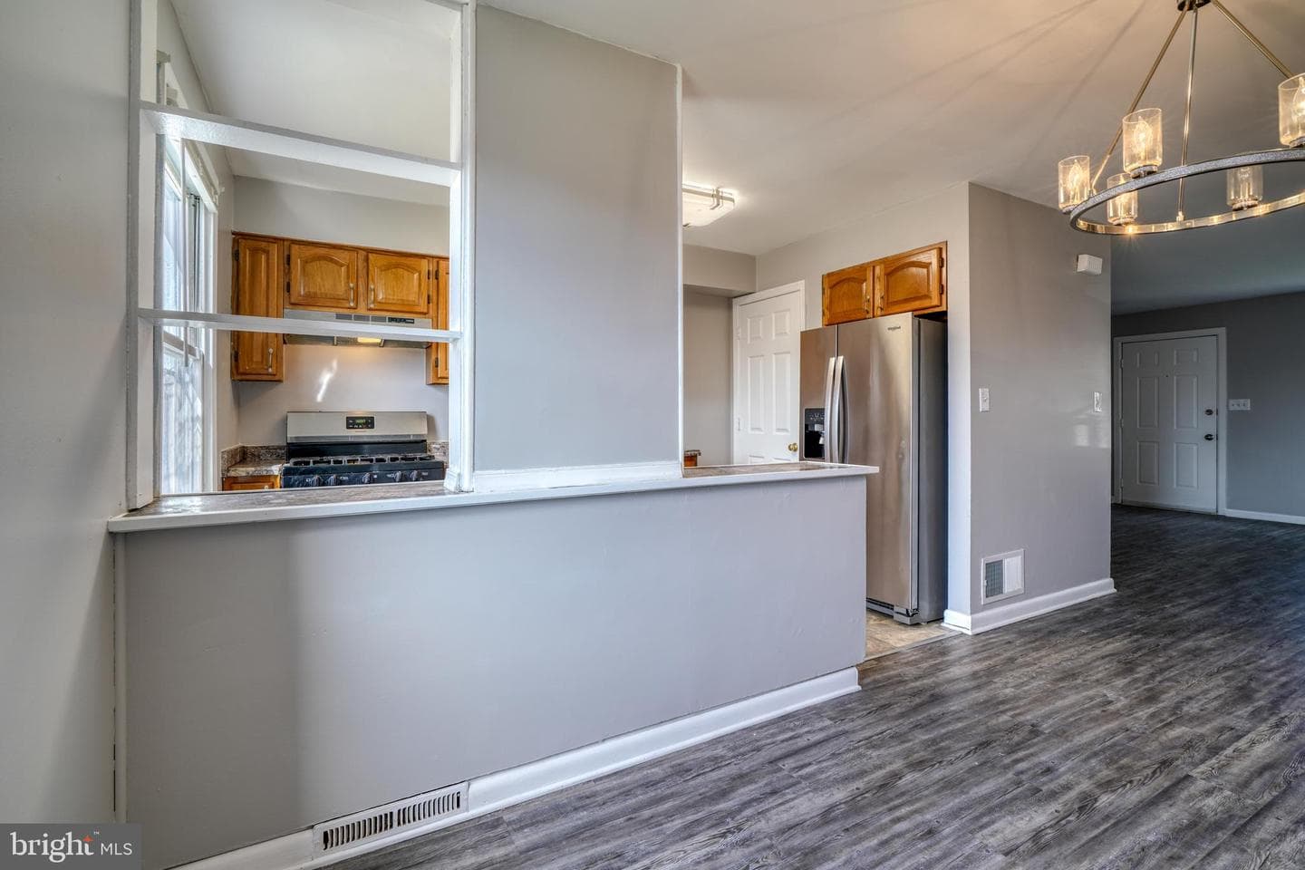 974 Elton Avenue photo 8