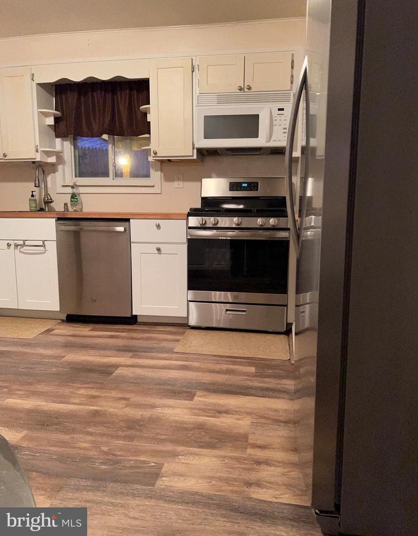 1213 Saint Andrews Way photo 9