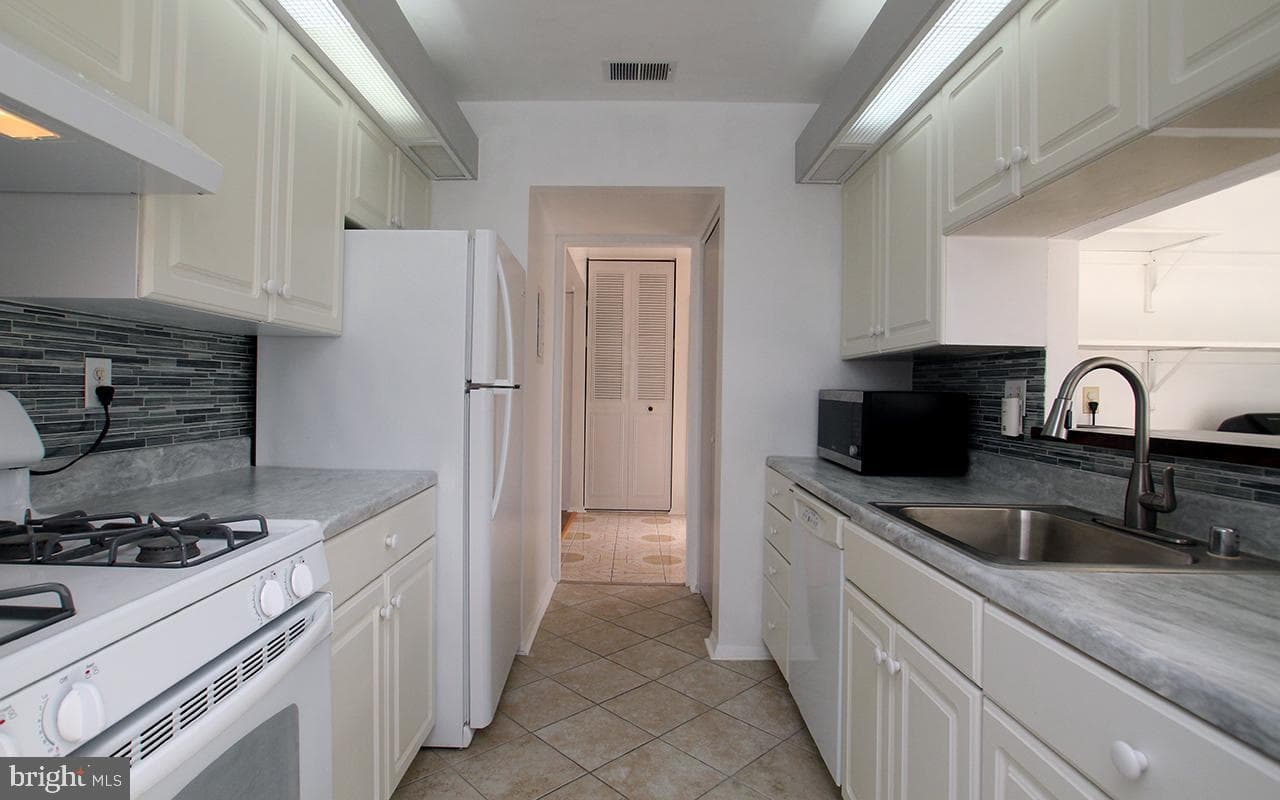 21 Wimpole Court #f photo 12
