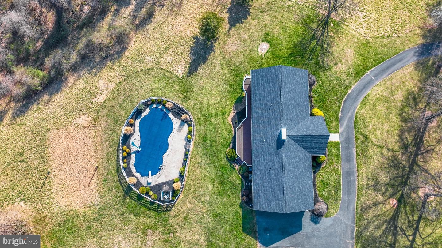 13513 Devonfield Drive photo 9