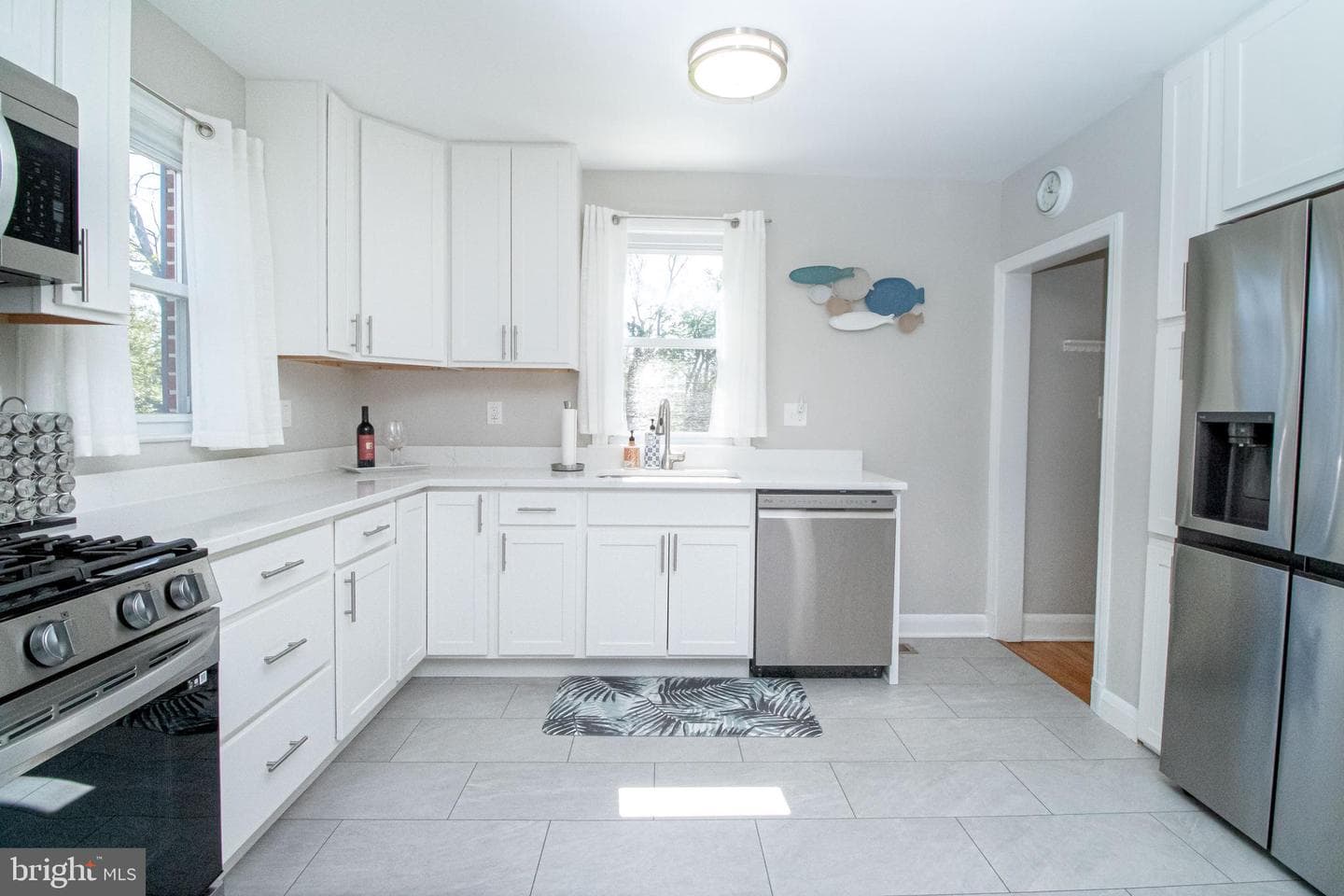 221 Edridge Way photo 2