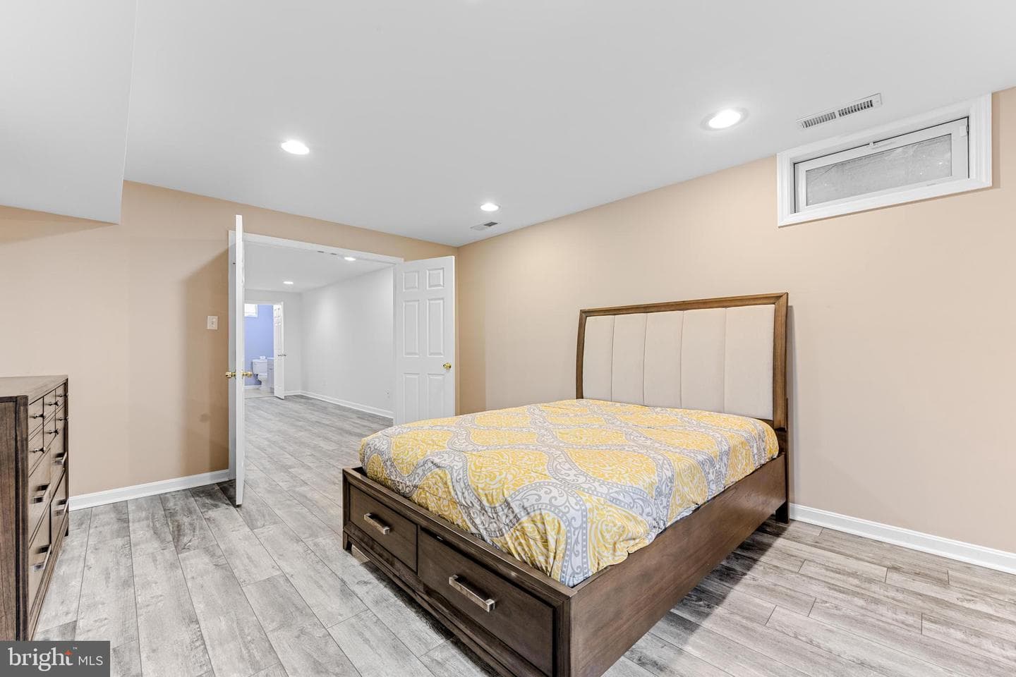 8218 Selwin Court photo 32