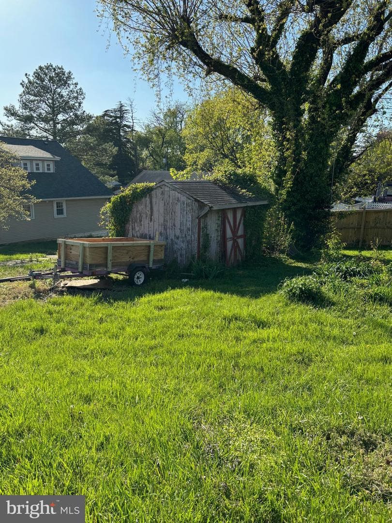 1720 Arbutus Avenue photo 13