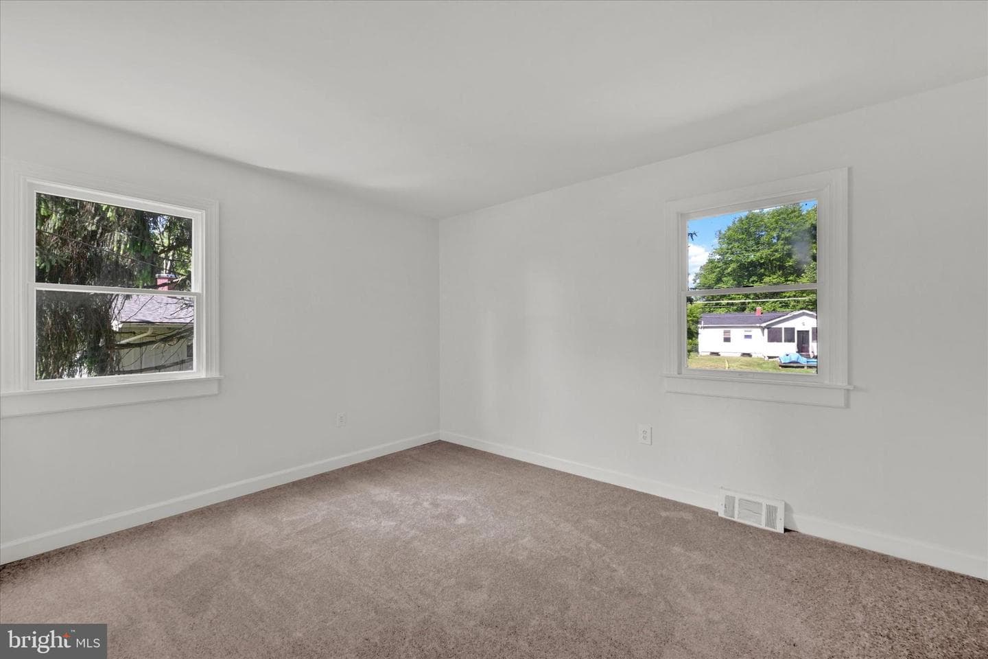 347 Walgrove Road photo 16