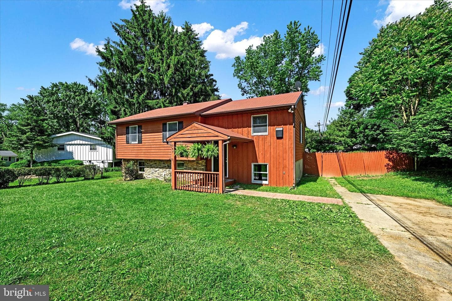 347 Walgrove Road photo 2