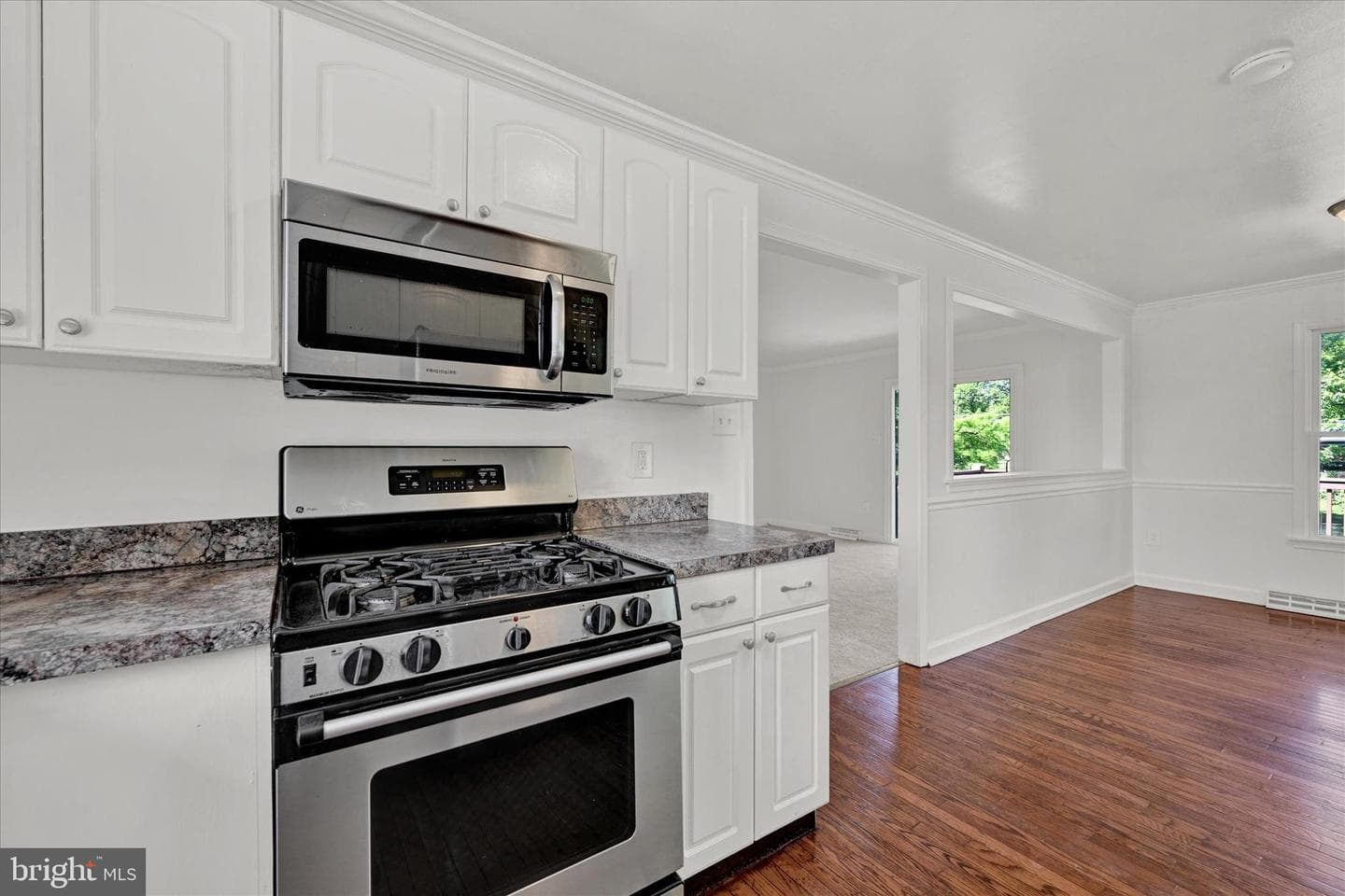 347 Walgrove Road photo 9