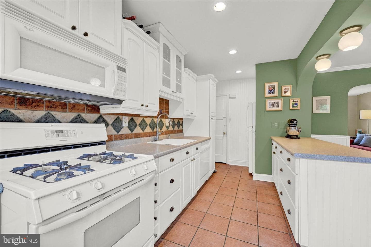 328 Overbrook photo 10