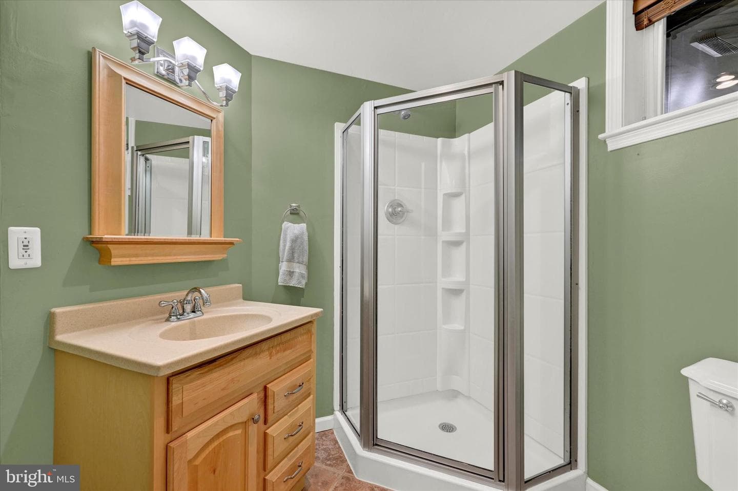 328 Overbrook photo 21