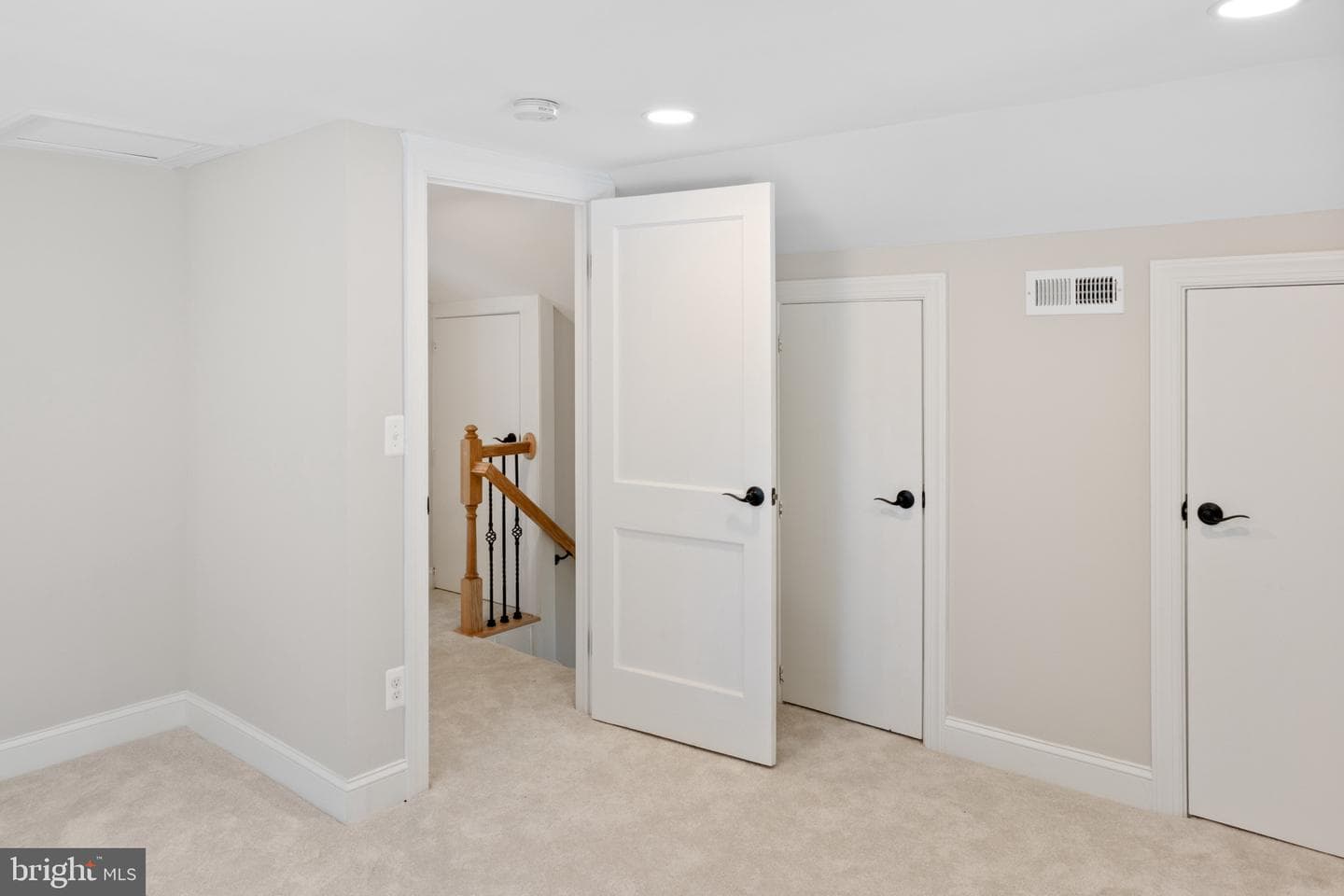 339 George Avenue photo 32