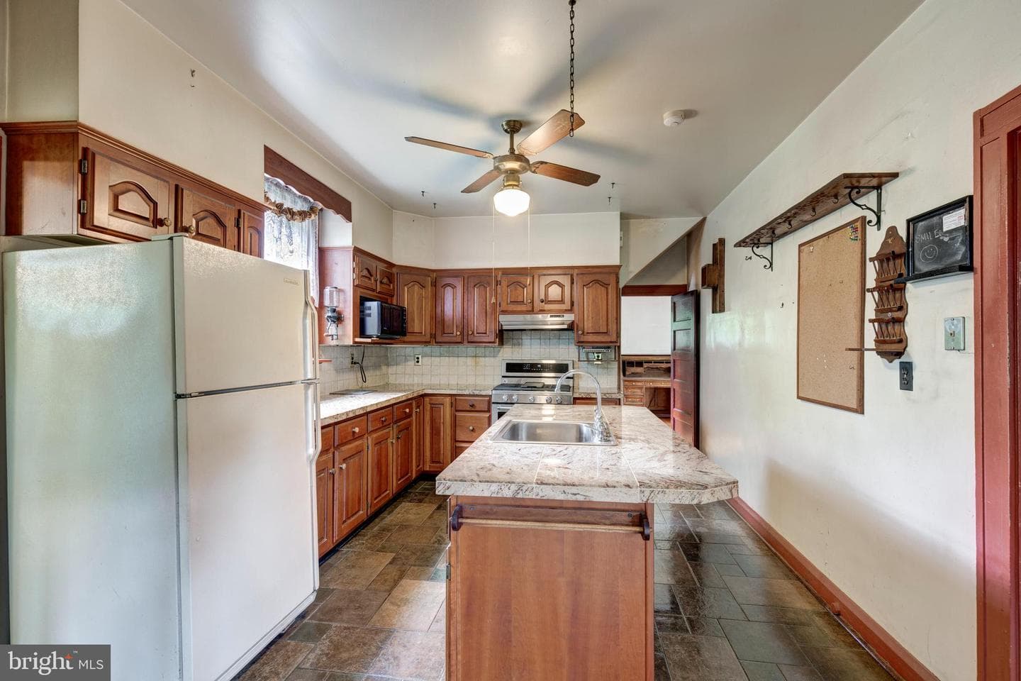 309 Church Lane photo 20
