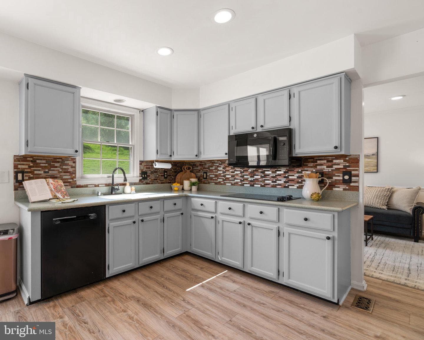 9536 Hallhurst Road photo 4