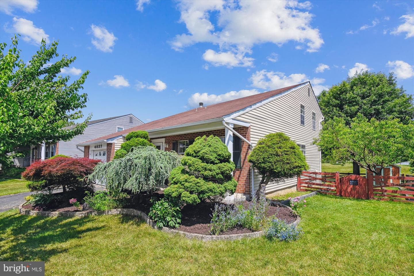 4837 Vicky Road photo 2
