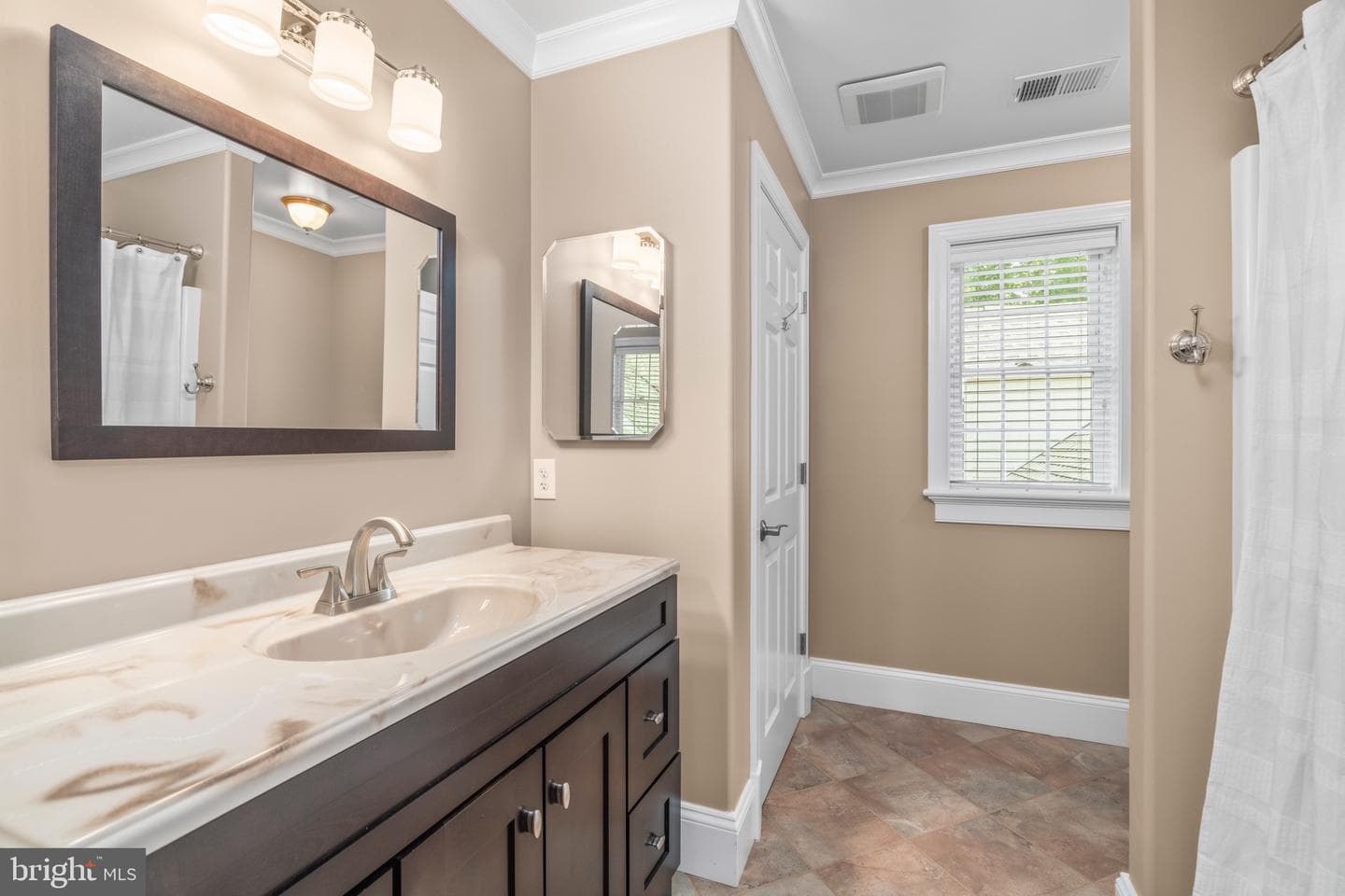 506 Allegheny Avenue photo 43