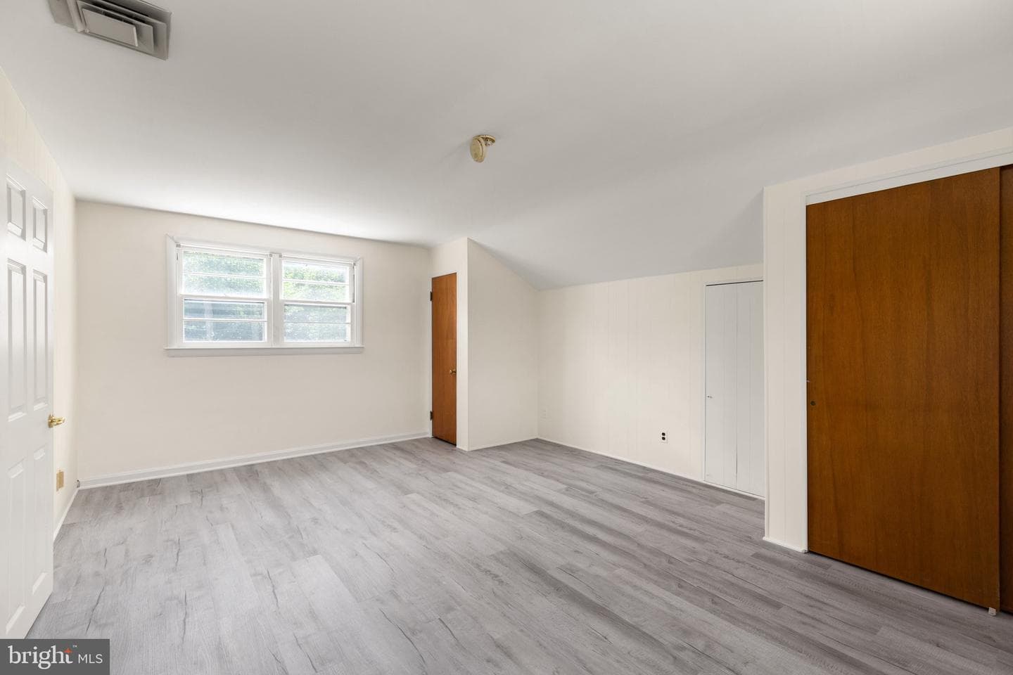11 E Aylesbury Road photo 24