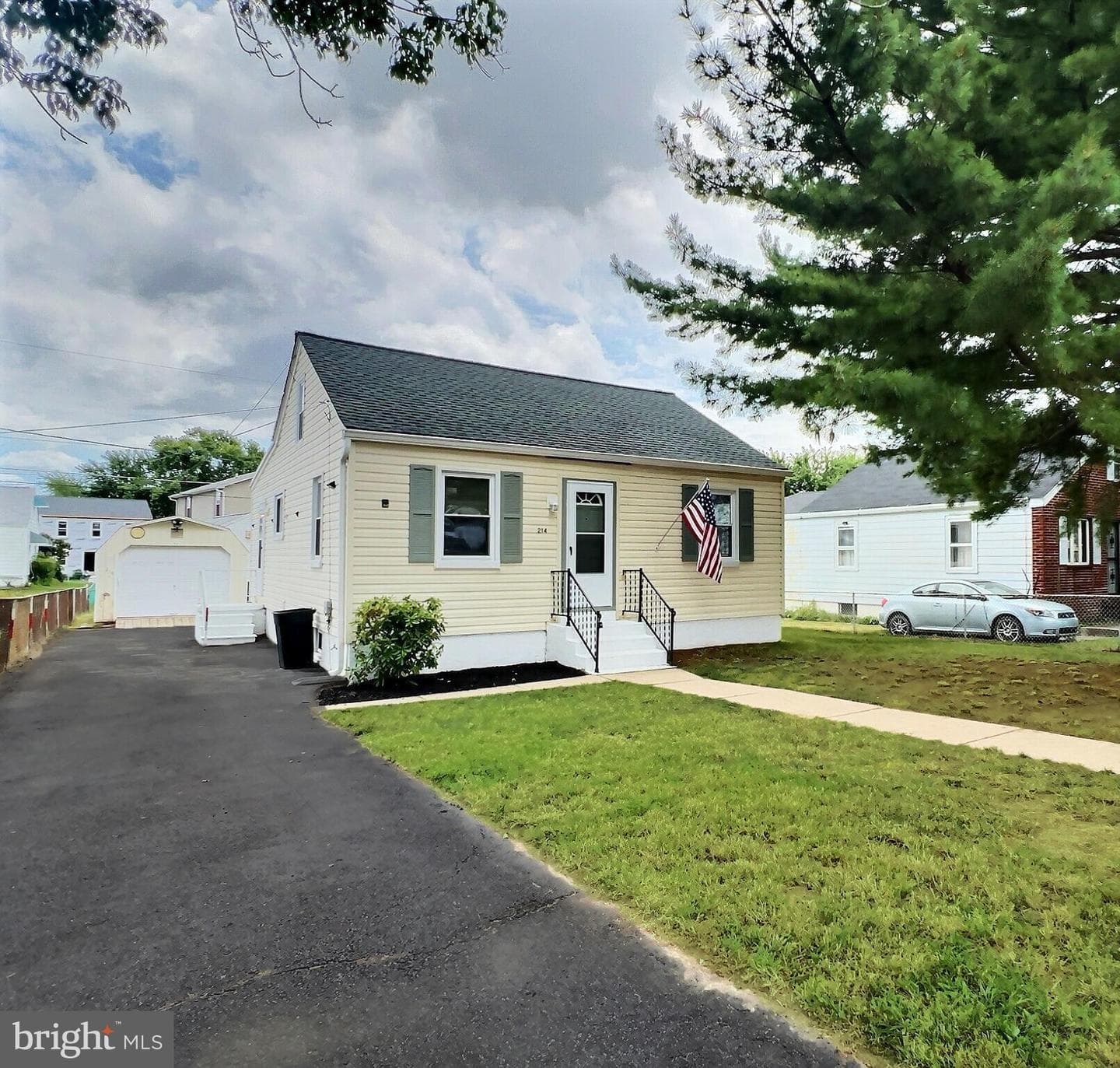214 Parkwood Road photo 1