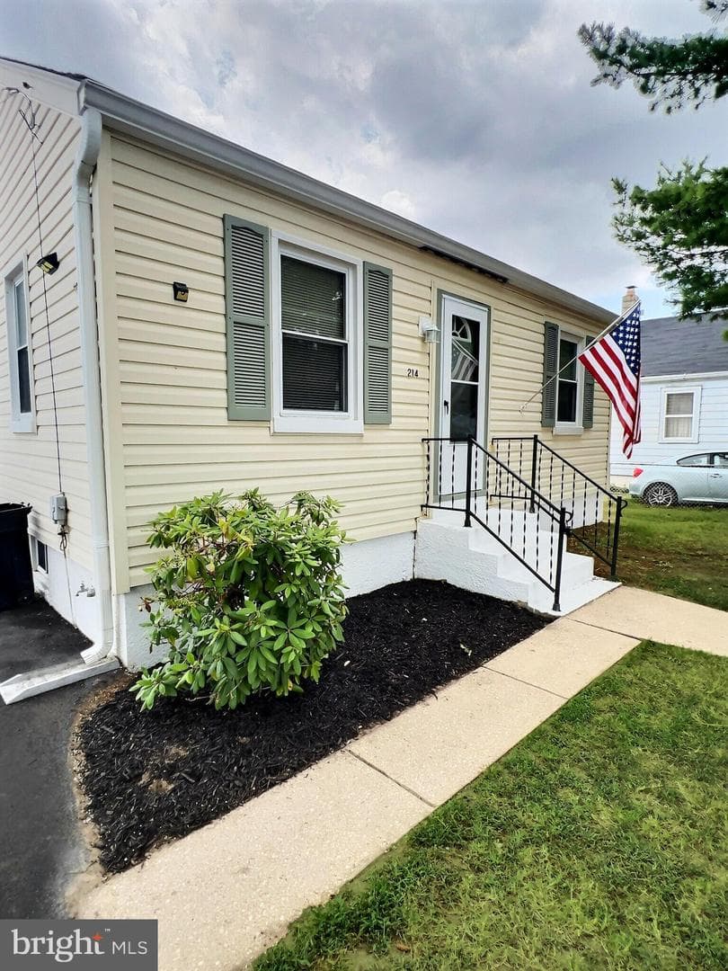 214 Parkwood Road photo 3