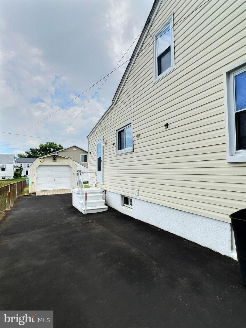 214 Parkwood Road photo 4