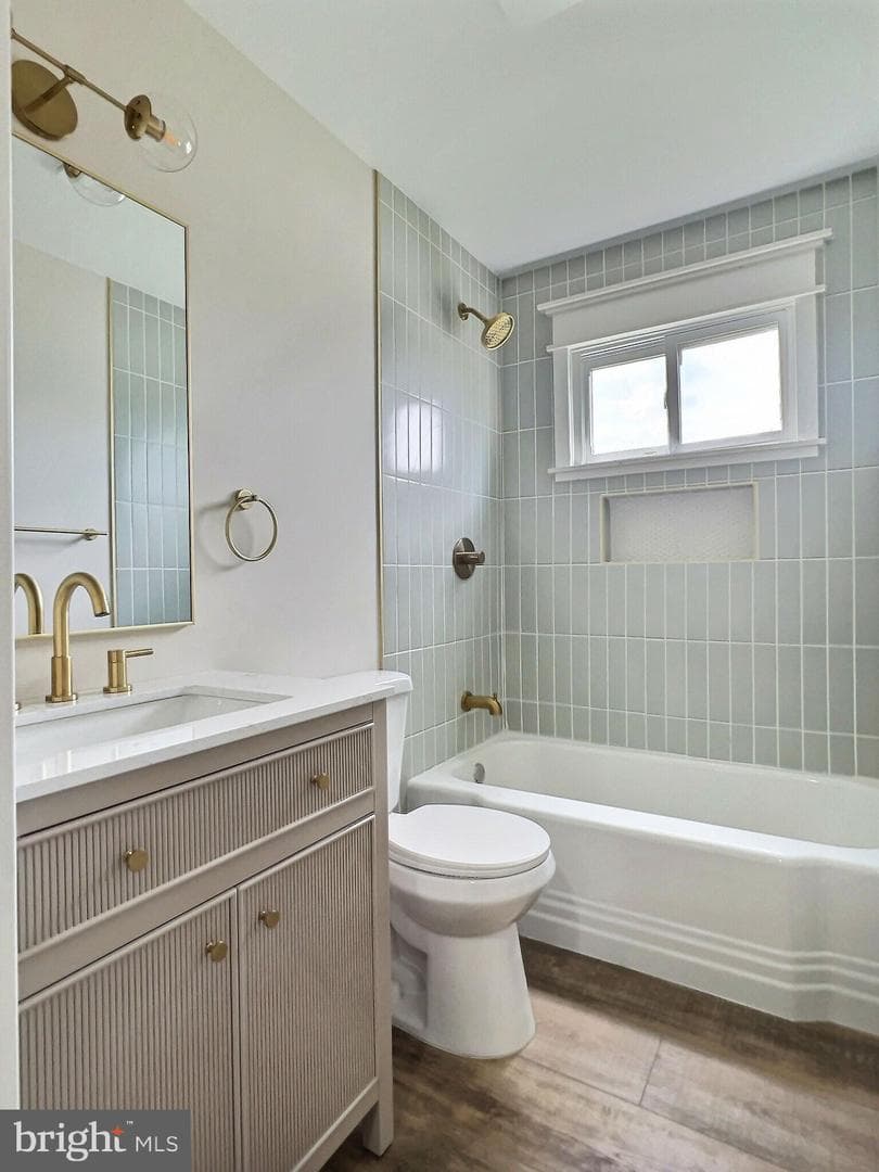 214 Parkwood Road photo 9