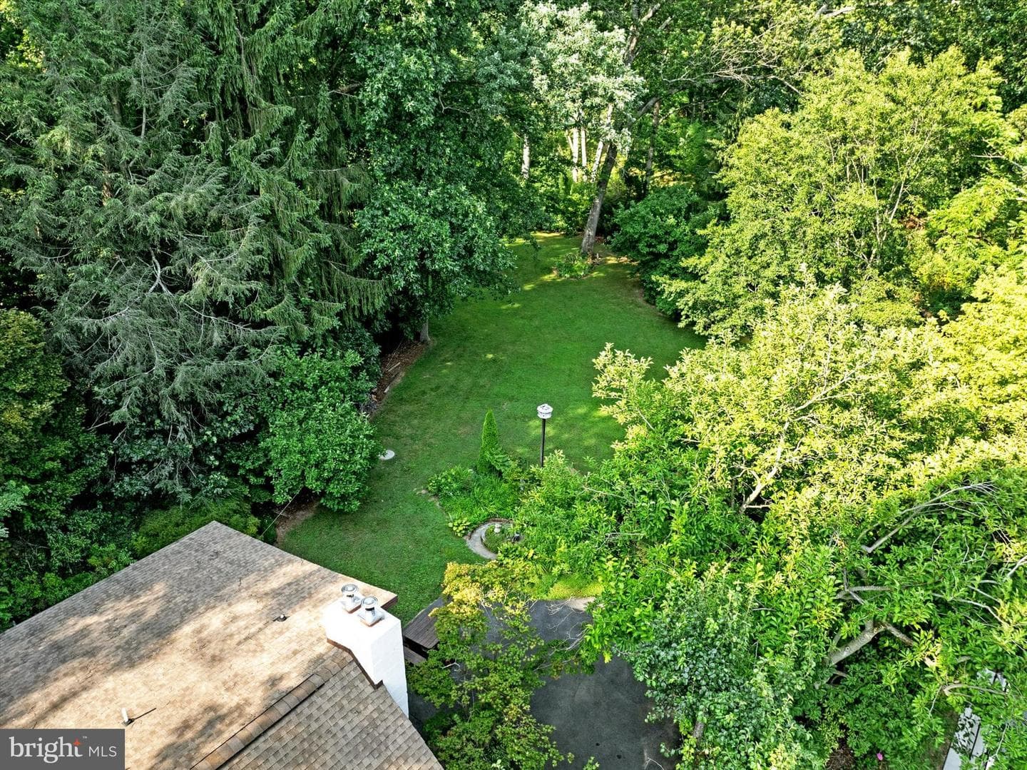 606 Freeland Road photo 12