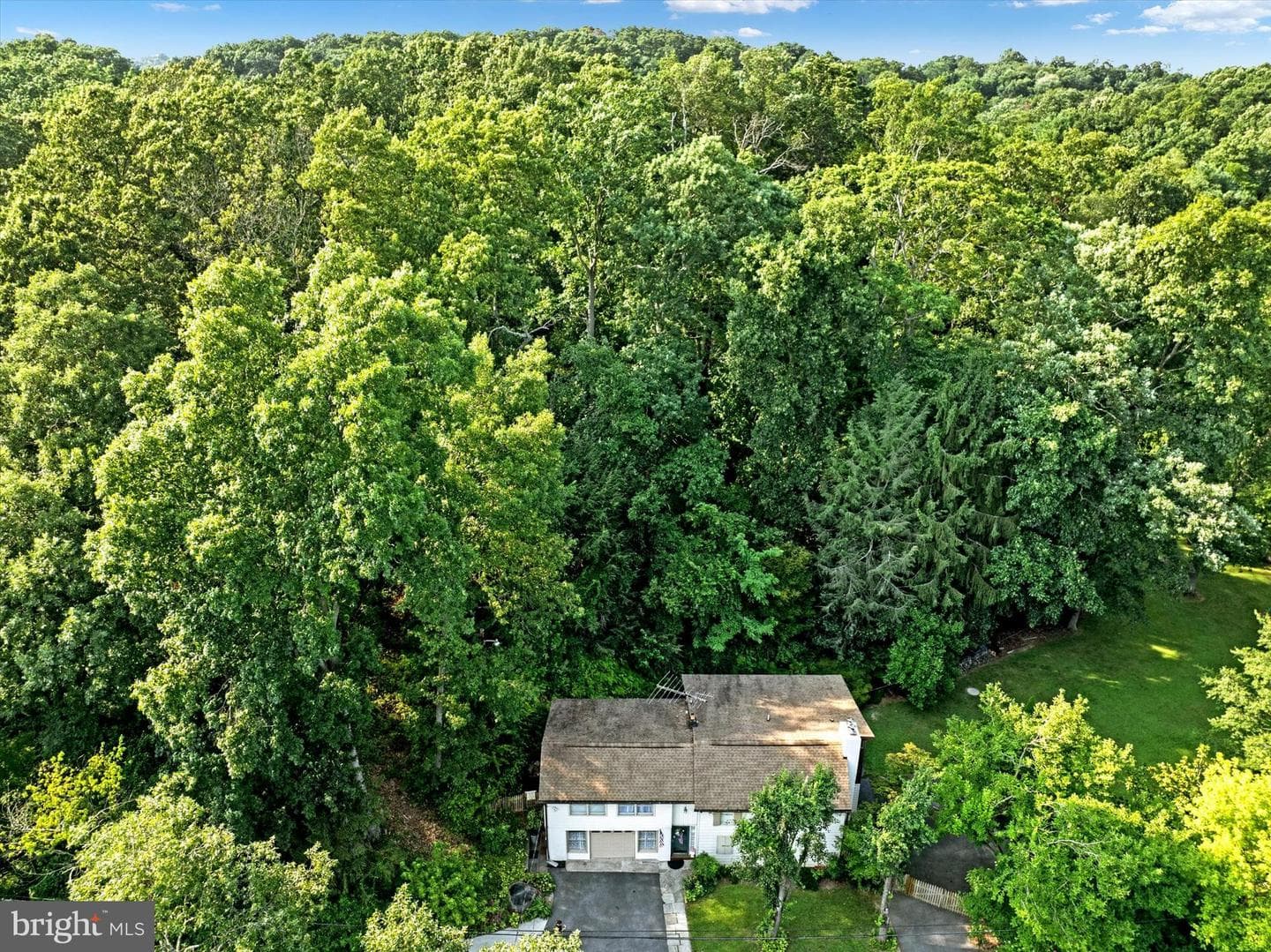 606 Freeland Road photo 17