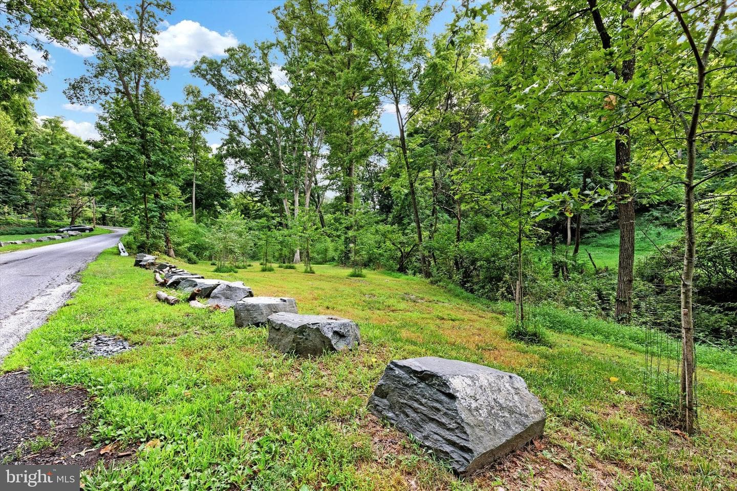 606 Freeland Road photo 21