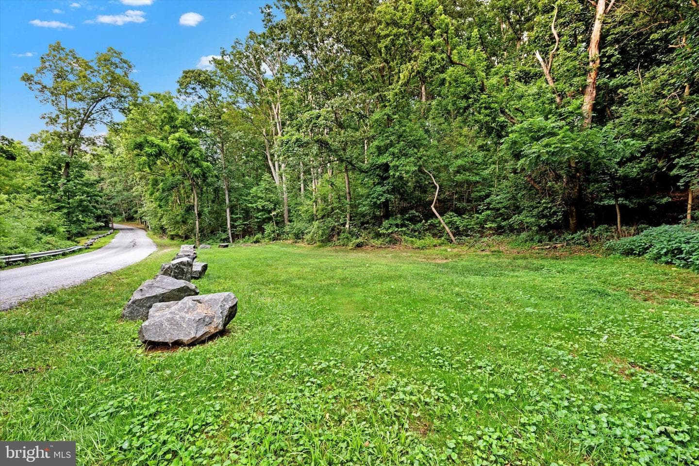 606 Freeland Road photo 23