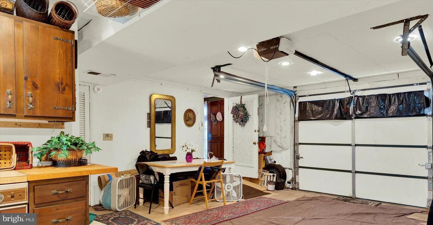 606 Freeland Road photo 25