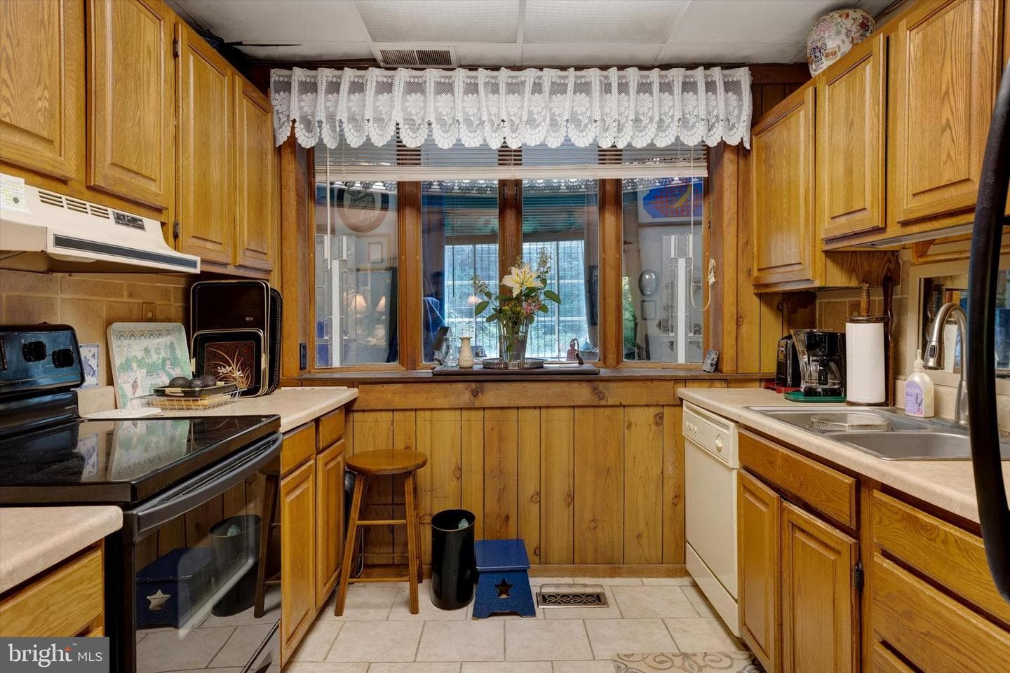 606 Freeland Road photo 28