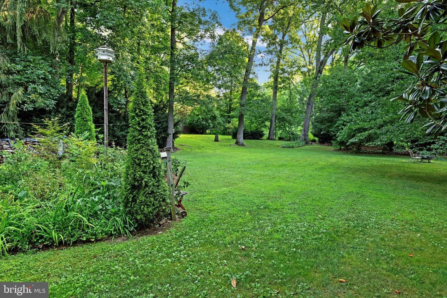 606 Freeland Road photo 9