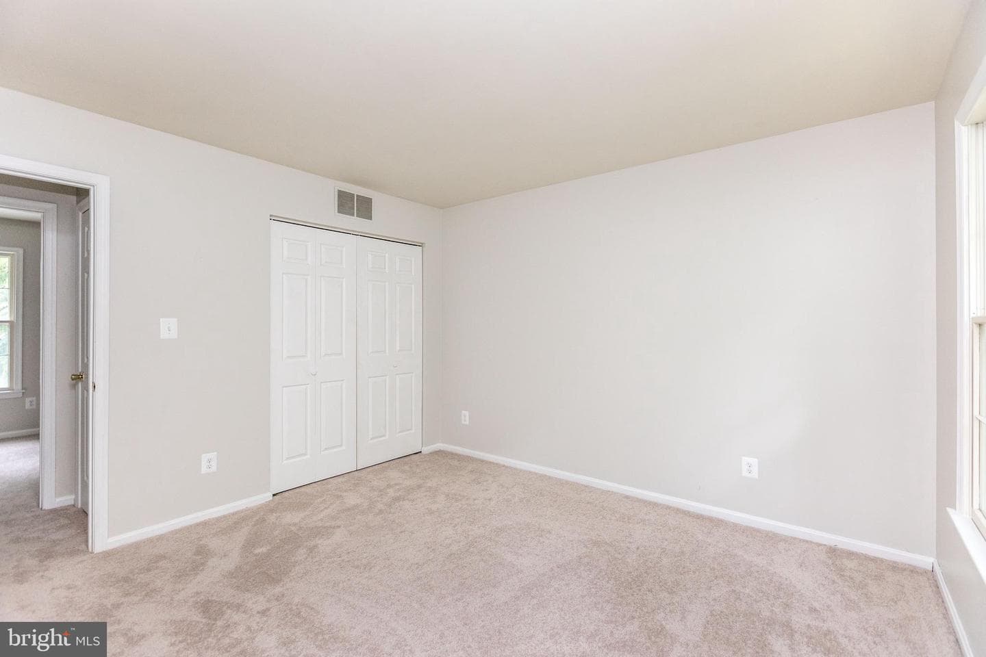 9 Chesterfield Court photo 28