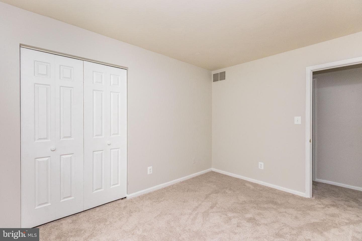 9 Chesterfield Court photo 30