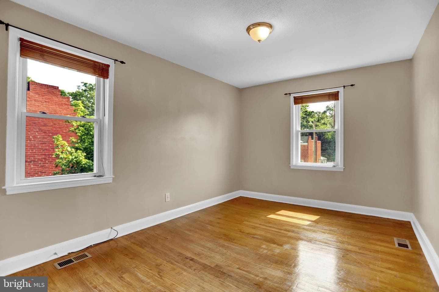 354 Leeanne Road photo 16
