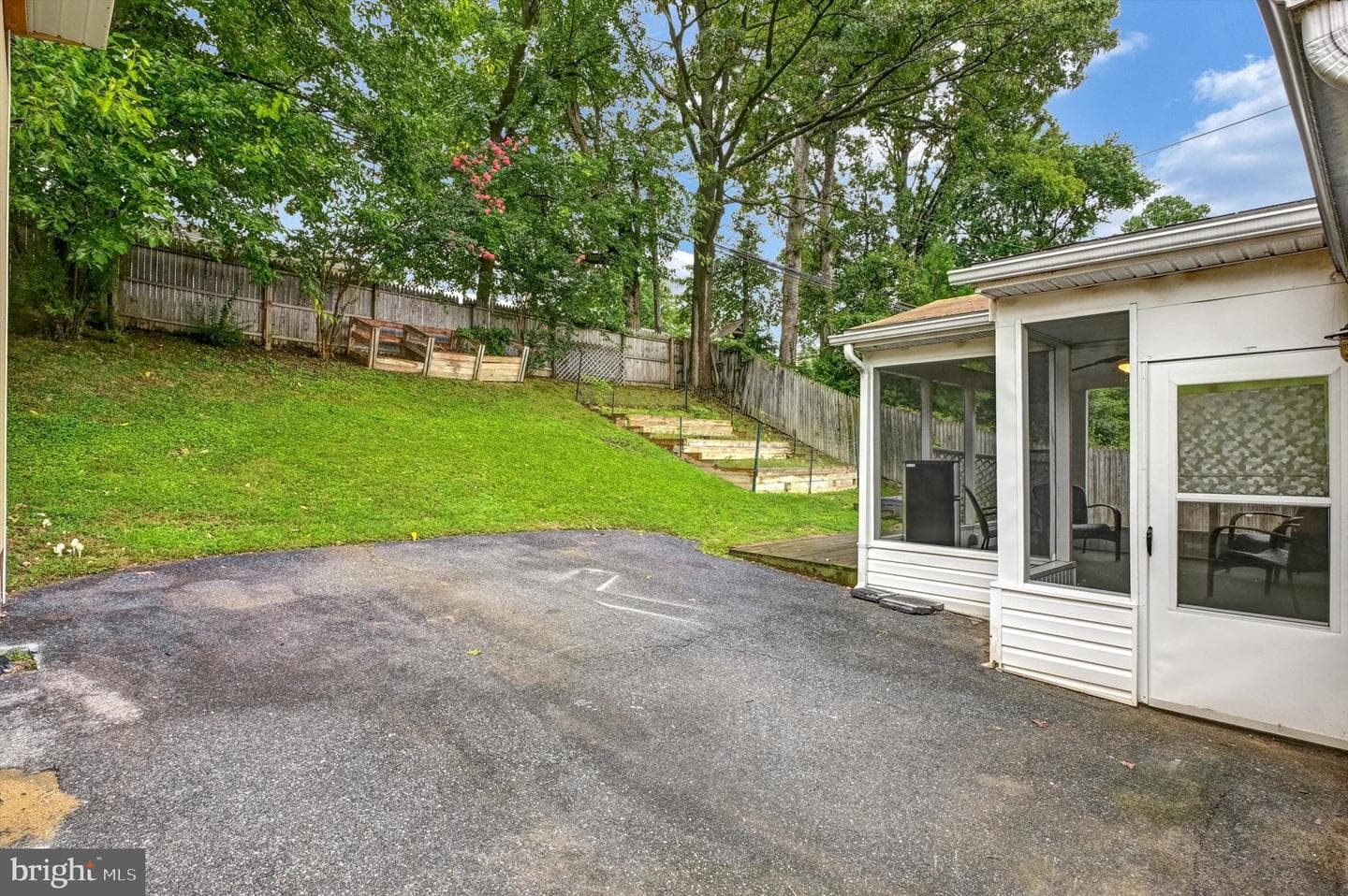 2460 Ellis photo 19