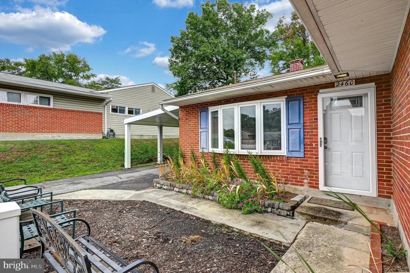 2460 Ellis photo 3
