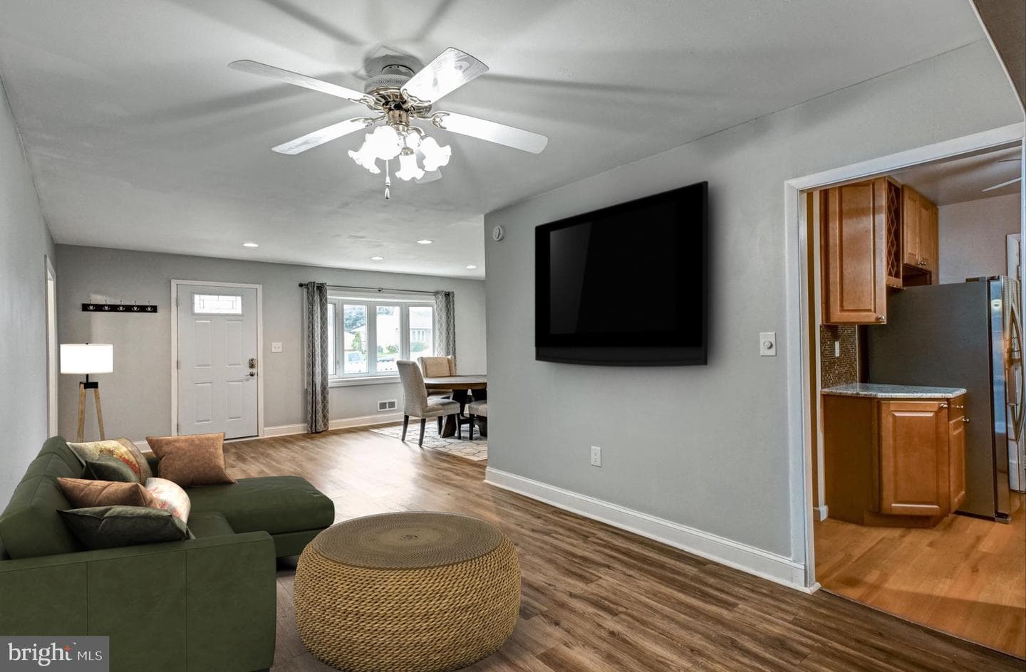 2460 Ellis photo 6