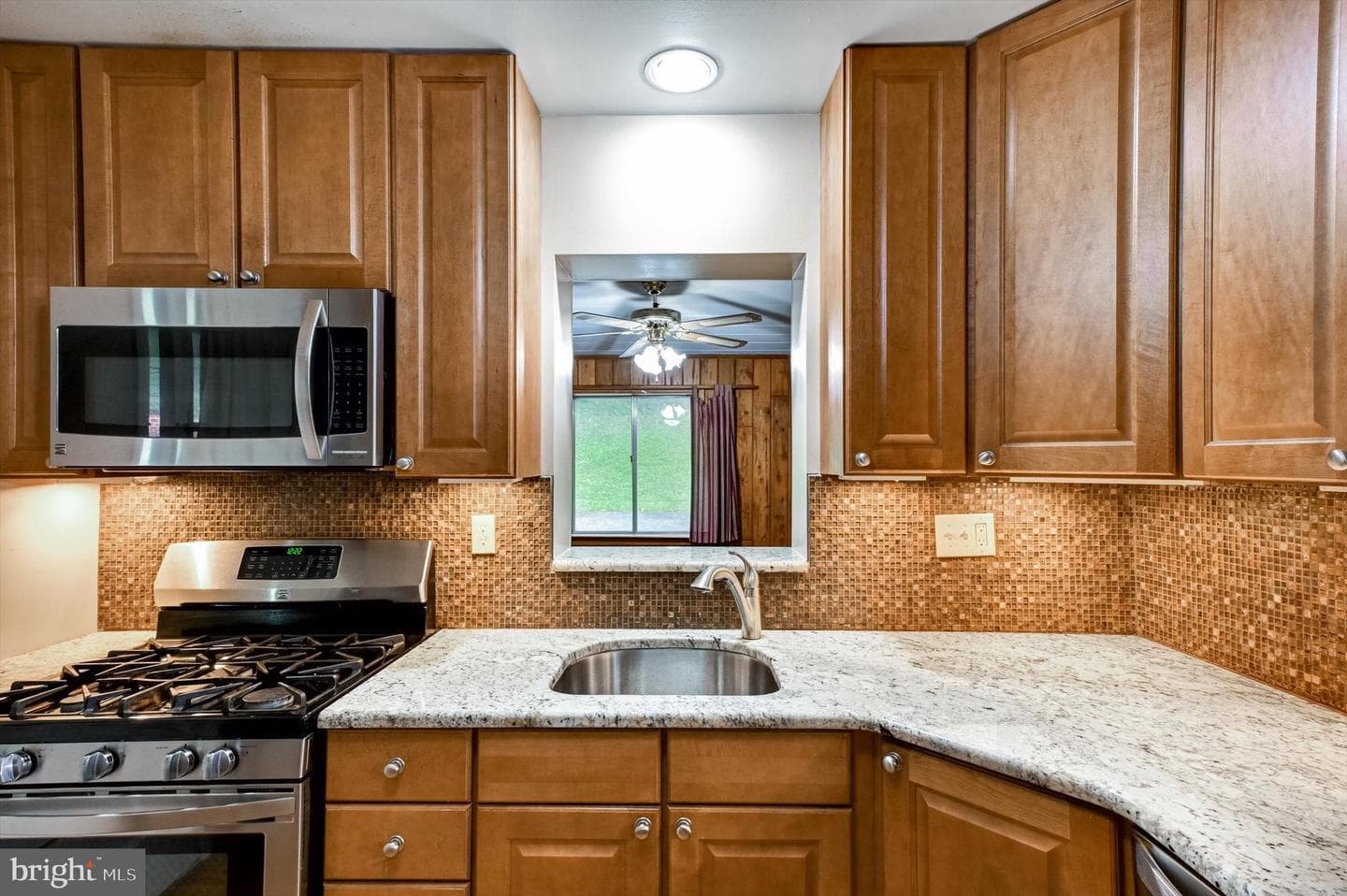 2460 Ellis photo 7