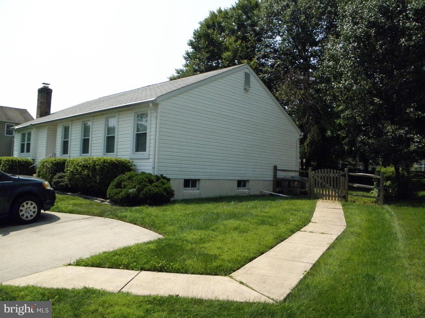 4 Flintridge Court photo 3