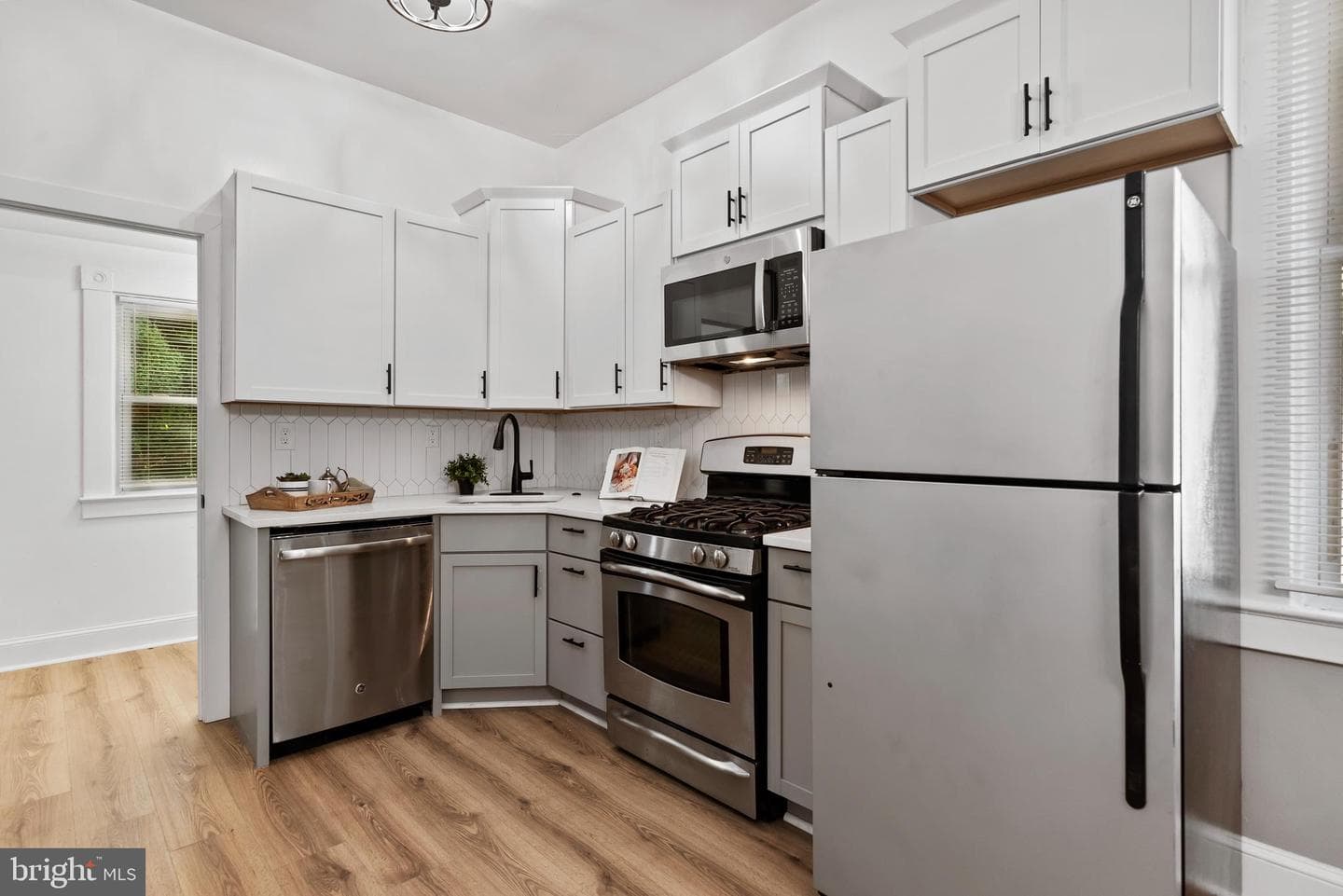9 Waldron Avenue photo 14