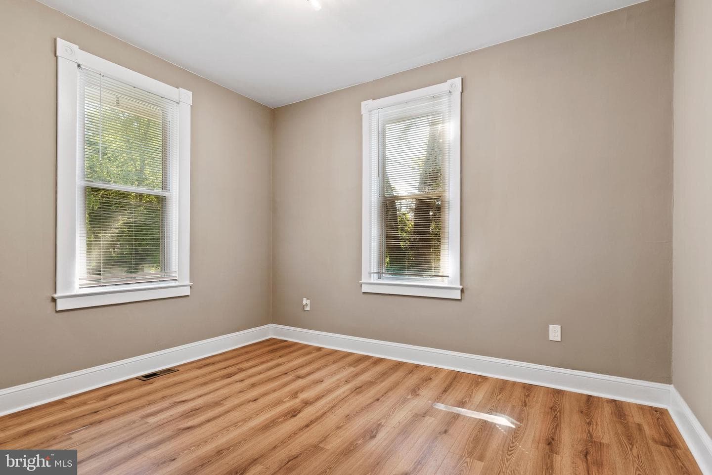 9 Waldron Avenue photo 18