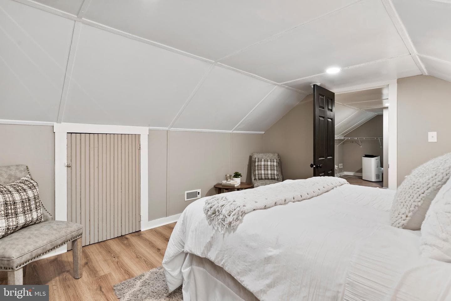 9 Waldron Avenue photo 23