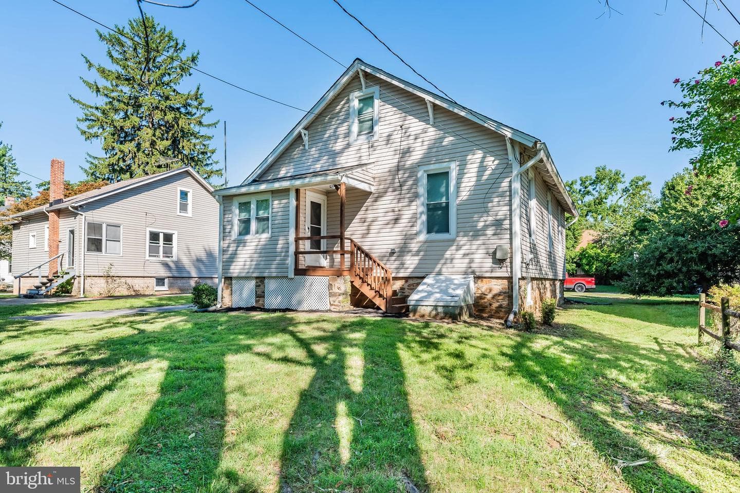 9 Waldron Avenue photo 5