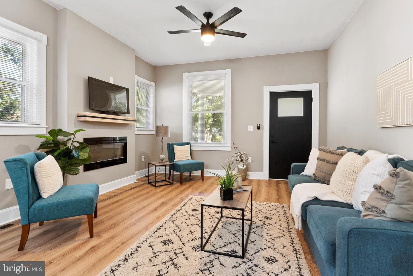 9 Waldron Avenue photo 8