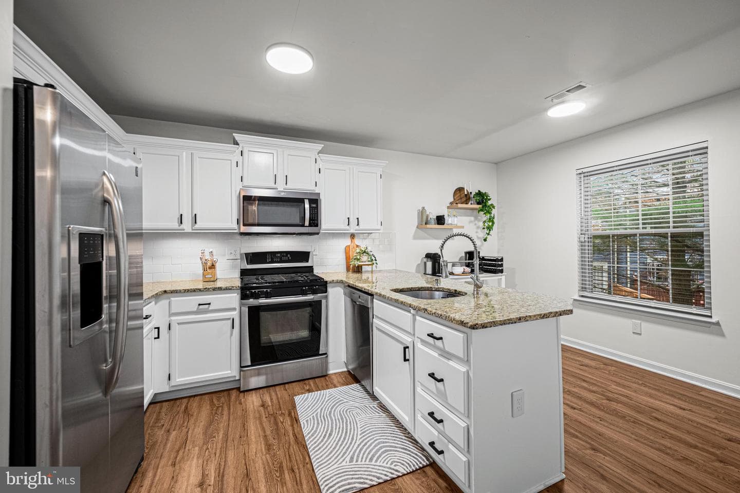 4661 Mews Drive photo 6