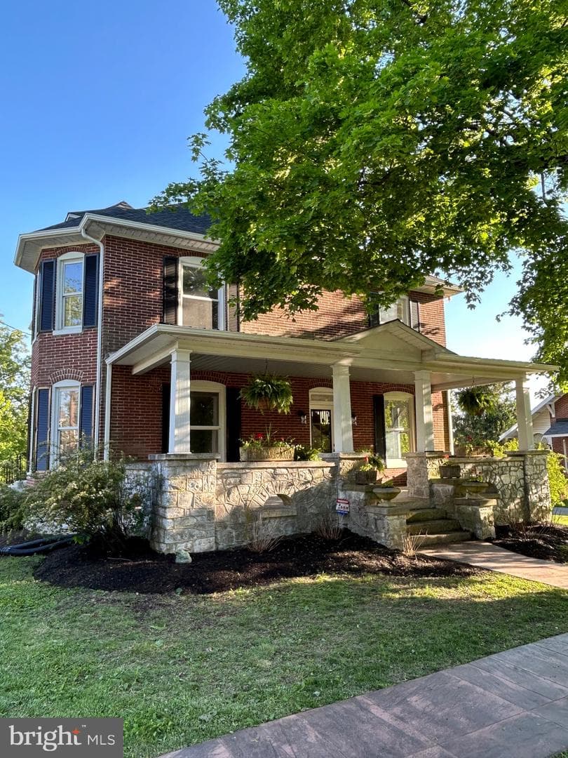 5427 Arcadia Avenue photo 2