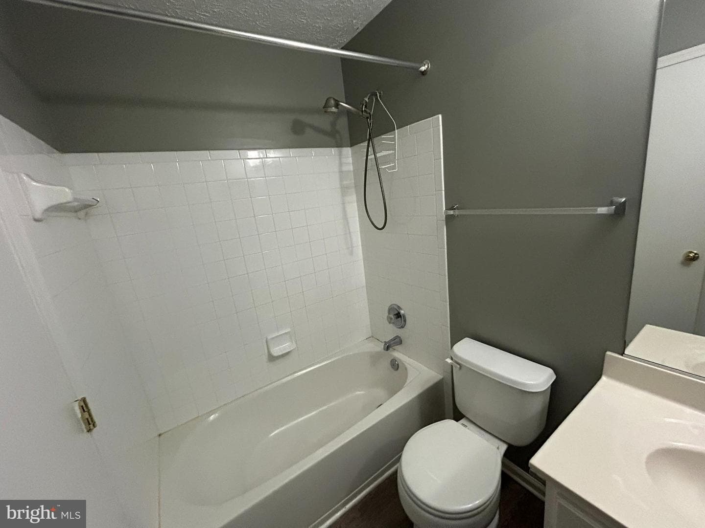 7624 Gladstone Road photo 25